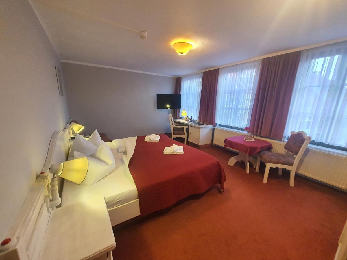 Hotel Zur Goldenen Sonne Кведлінбург Екстер'єр фото