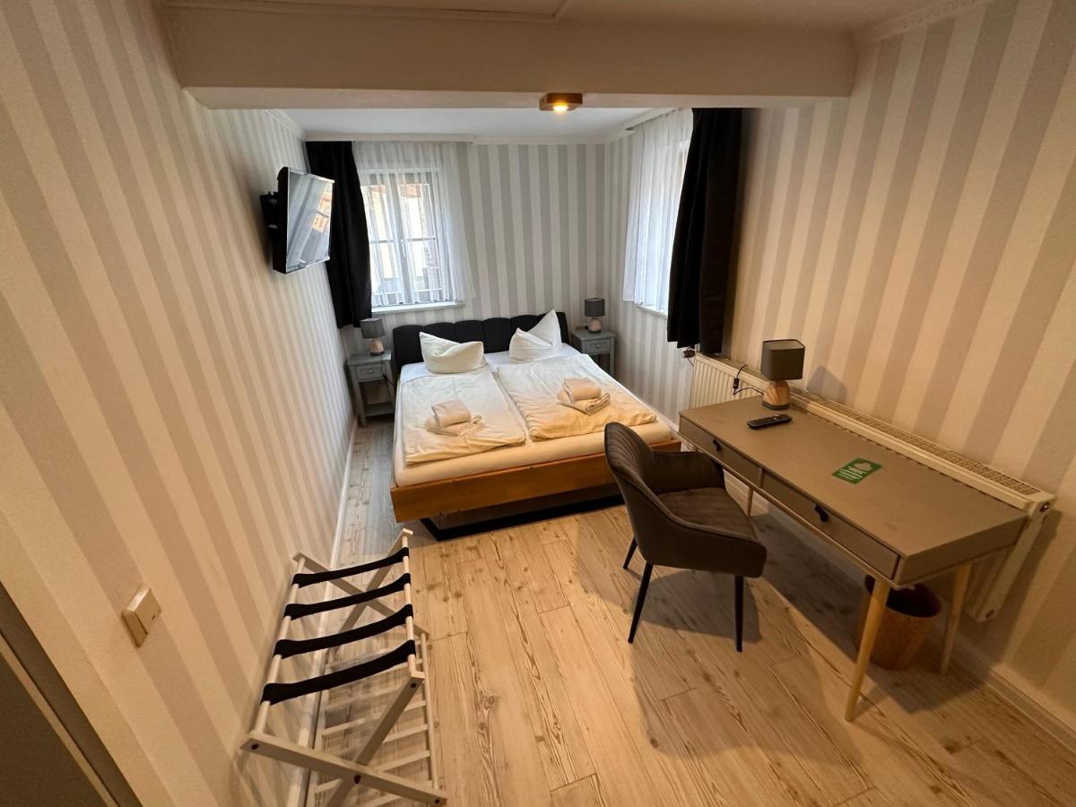 Hotel Zur Goldenen Sonne Кведлінбург Екстер'єр фото