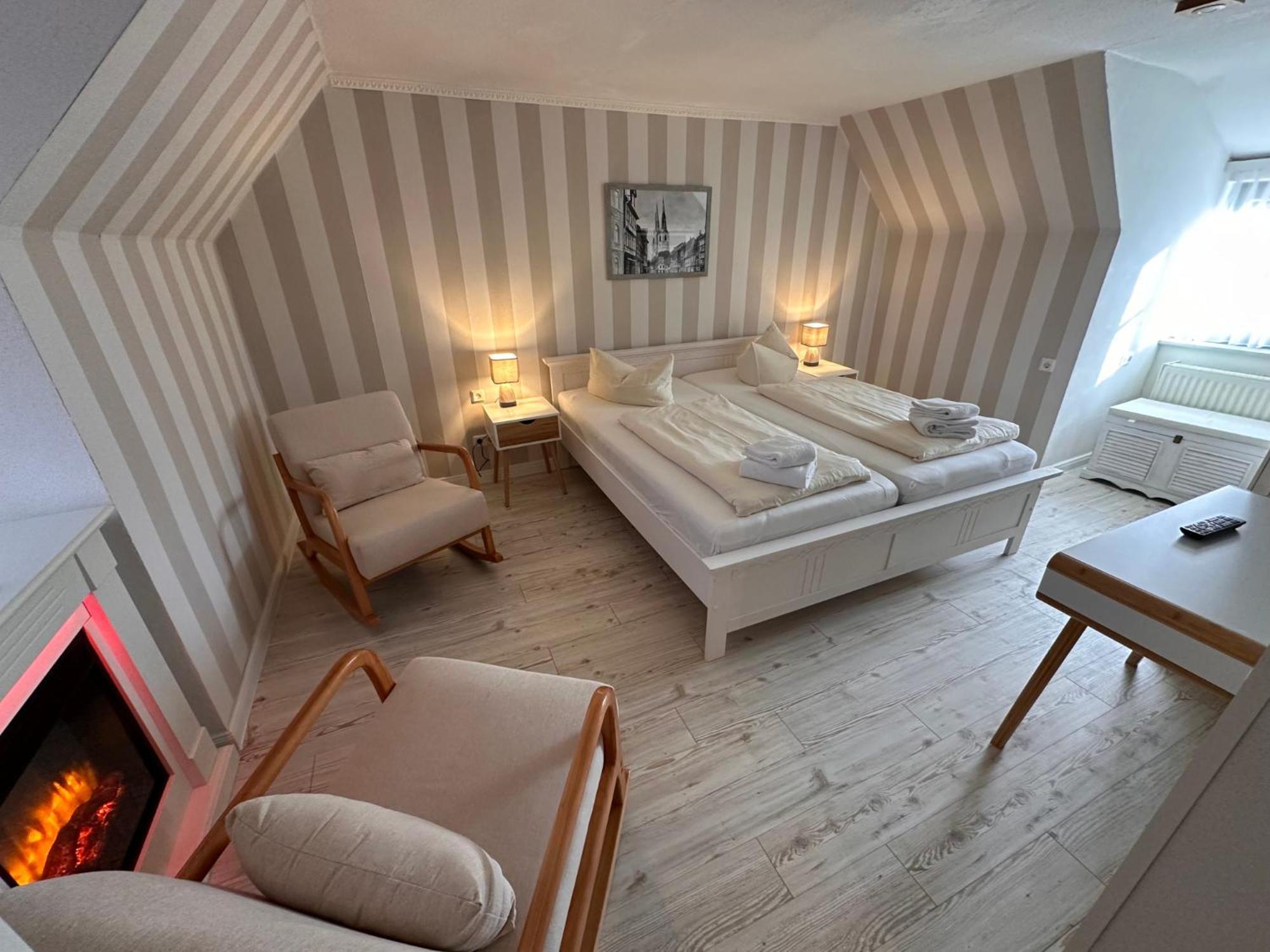Hotel Zur Goldenen Sonne Кведлінбург Екстер'єр фото
