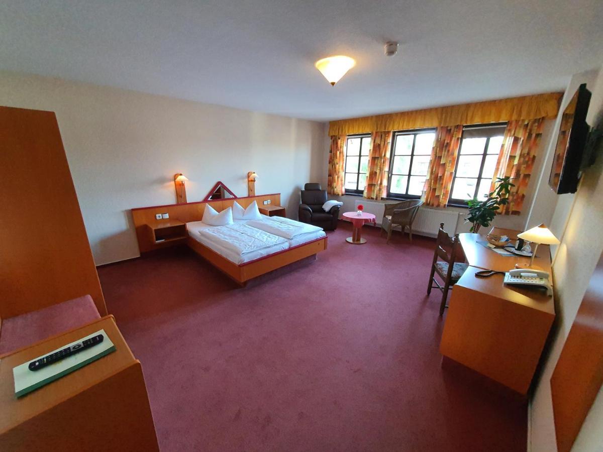 Hotel Zur Goldenen Sonne Кведлінбург Екстер'єр фото