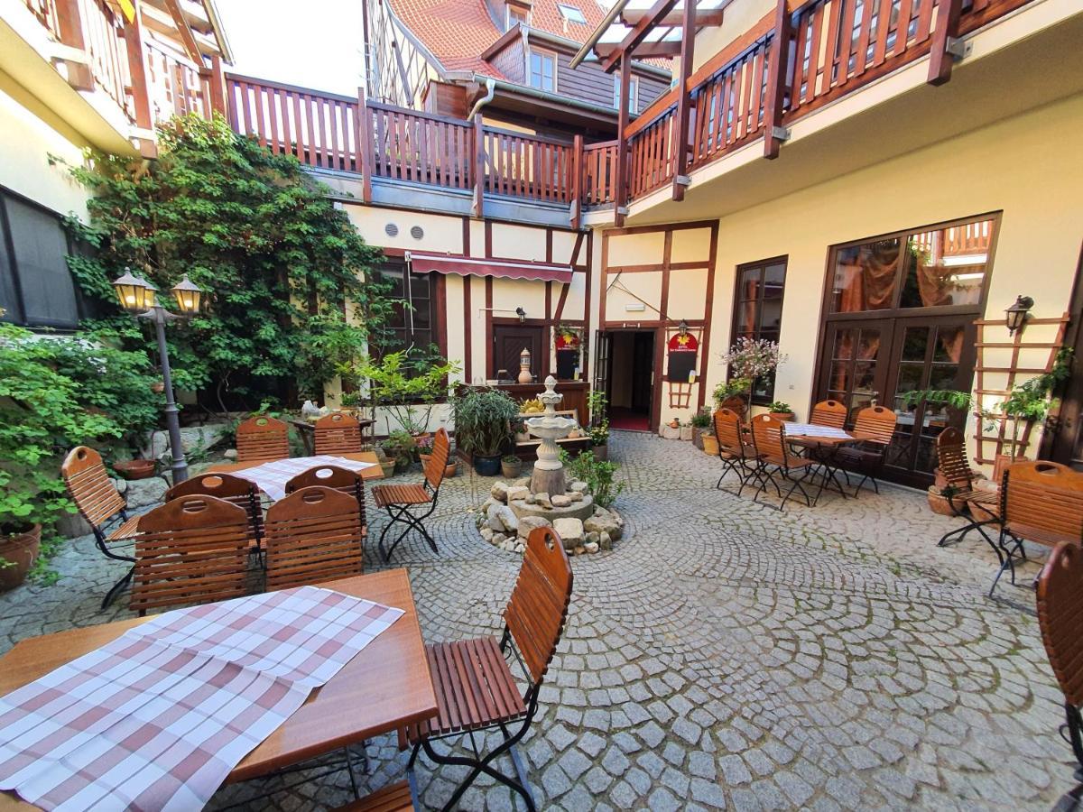 Hotel Zur Goldenen Sonne Кведлінбург Екстер'єр фото