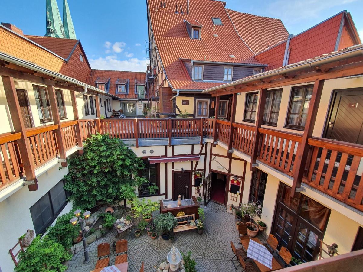 Hotel Zur Goldenen Sonne Кведлінбург Екстер'єр фото