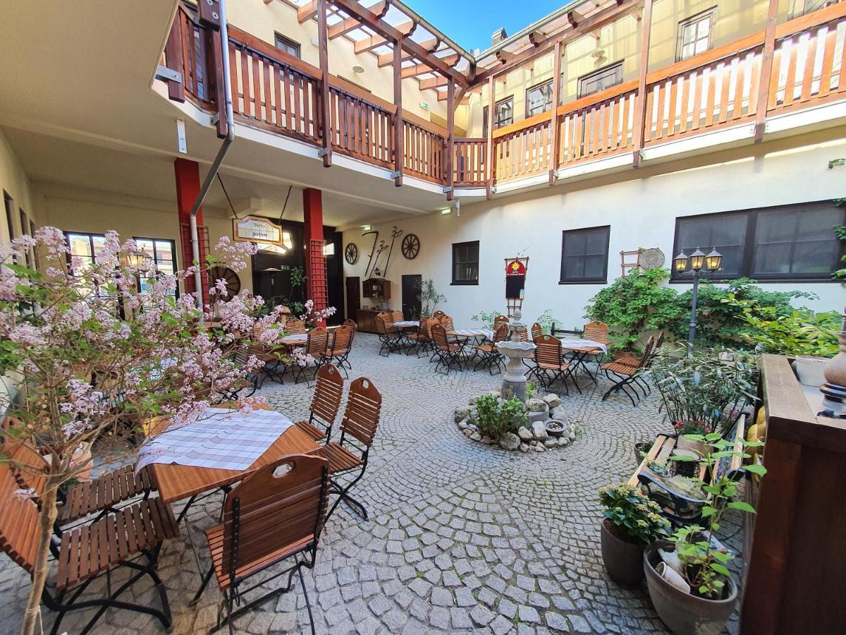 Hotel Zur Goldenen Sonne Кведлінбург Екстер'єр фото